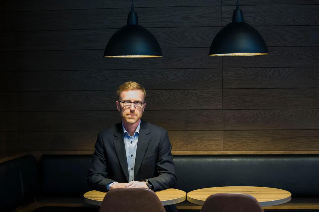 Professor Bendik M. Samuelsen (bildet) gir råd om hvordan du kan utvikle ledere og medarbeidere til gode merkeambassadører. 