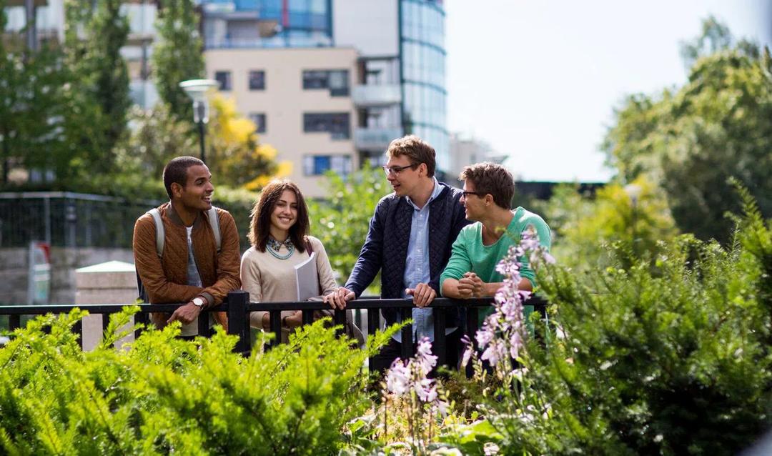 Students outside in Oslo