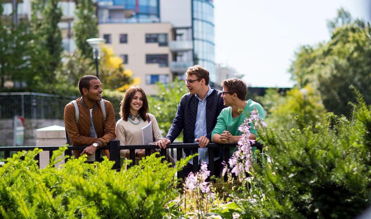 Students outside in Oslo
