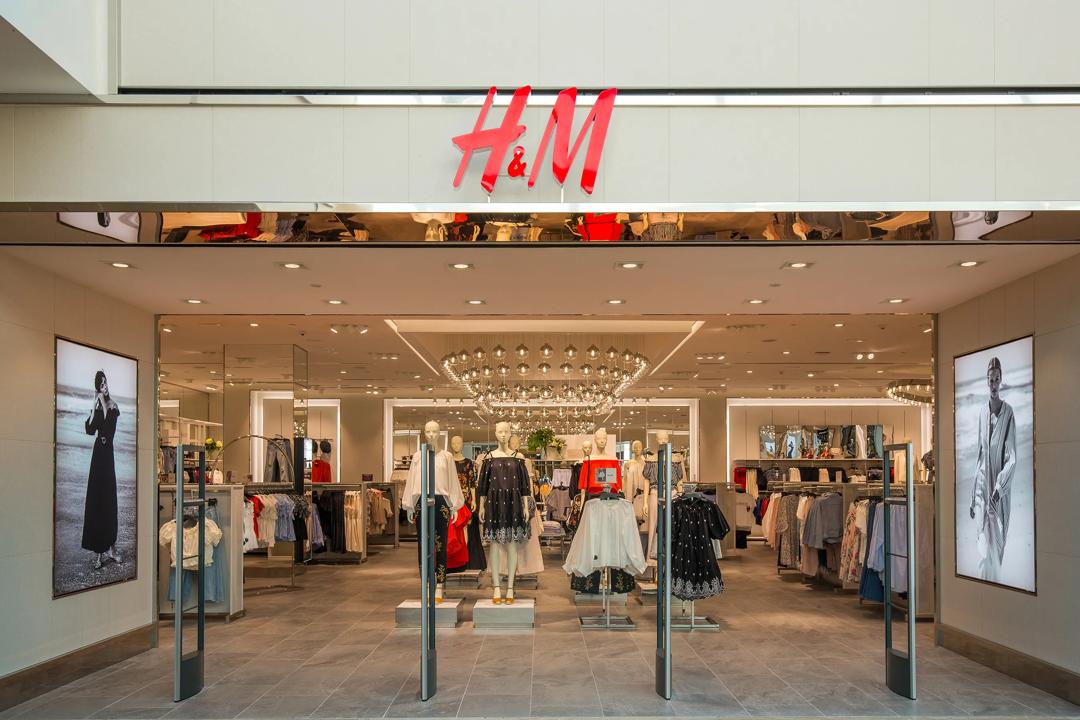 Image in front of a H&M store