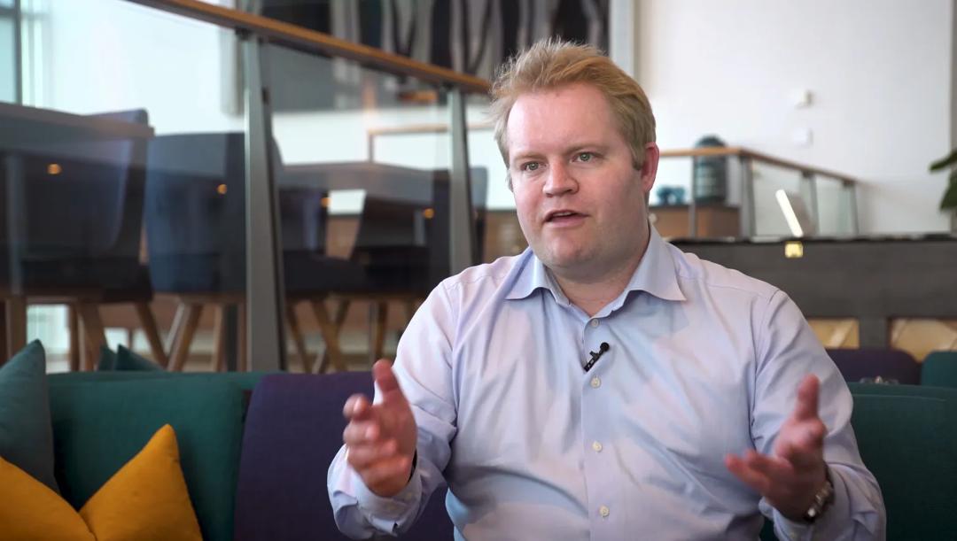 Hva skjer når historier sprer seg på nettet? Professor Lars Olsen (bildet) presenterer seks kjennetegn på kampanjer som sprer seg selv.