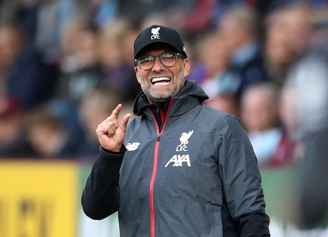 Fotballtreneren Jürgen Klopp ser ut til å ha vært i stolen til en overivrig tannlege. Foto: Resuters, Carl Recine