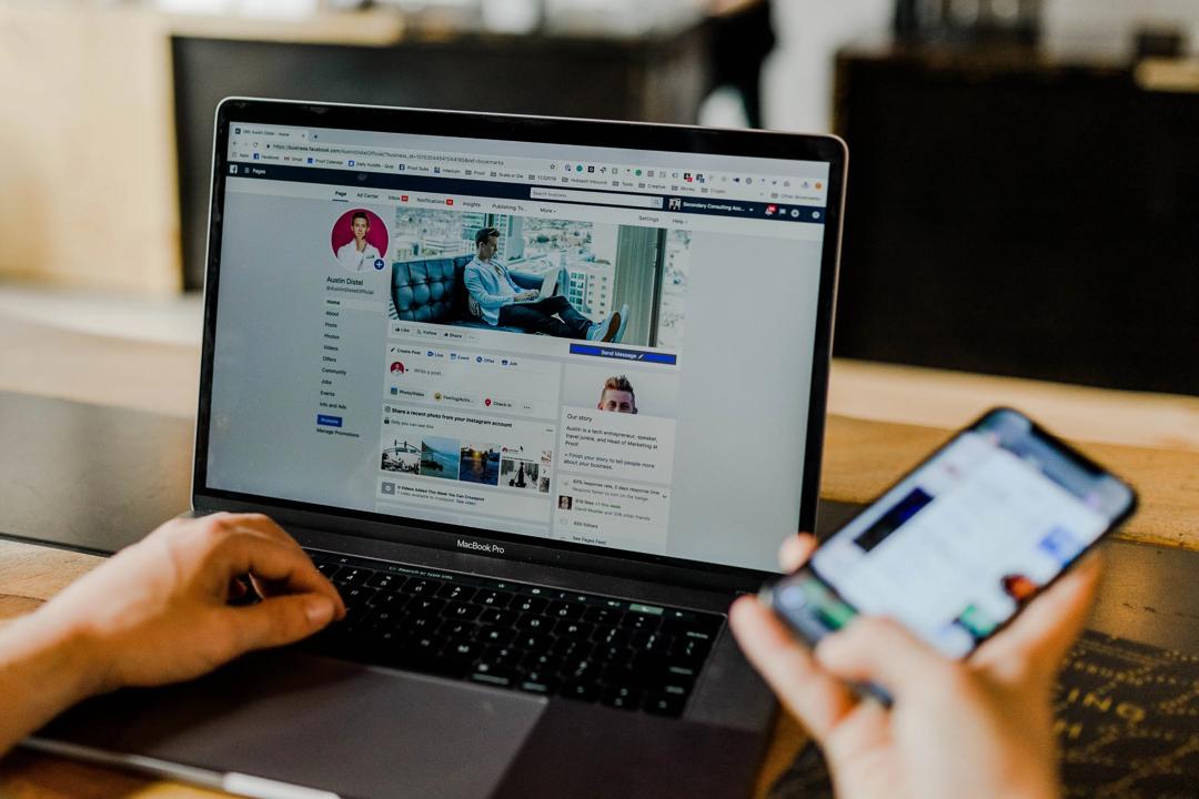 Facebook (bildet) brukes som den primære kilden for nyheter for å holde seg oppdatert blant generasjon Z, ifølge ny forskning fra BI.
