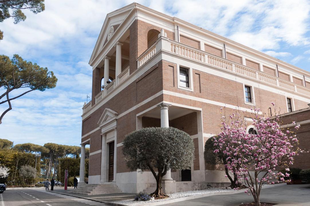 Main student entrance of Villa Heritz at Luiss