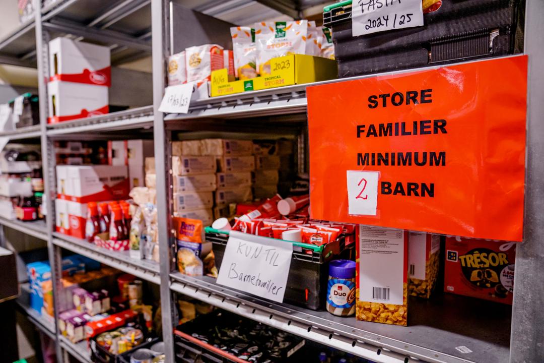 Utdeling av mat ved Frelsesarmeens slumstasjon i Oslo