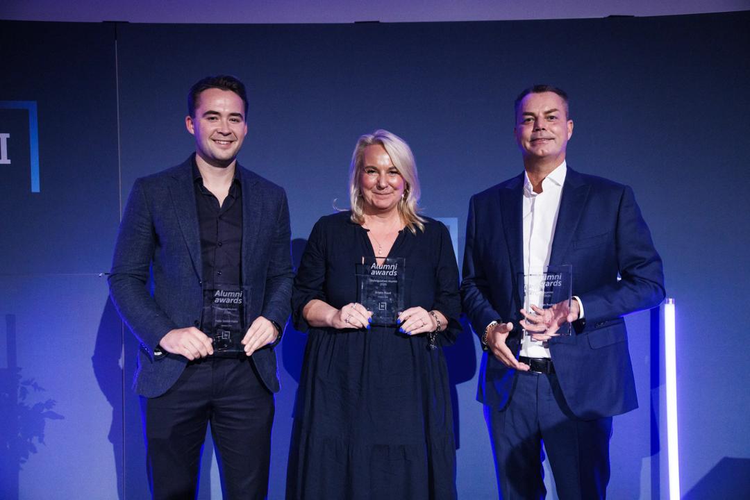 Felix Smith Halle mottar Young Alumni Award, Kristin Ruud mottar Distinguished Alumni Award and Stian Rustad mottar Founder Award.