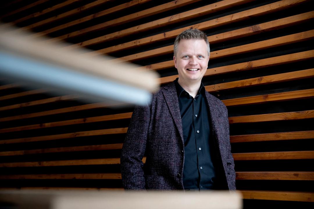 Vegard Kolbjørnsrud (bildet) gir deg råd om hva ledere og virksomheter bør gjøre for å gripe mulighetene som kunstig intelligens åpner for.