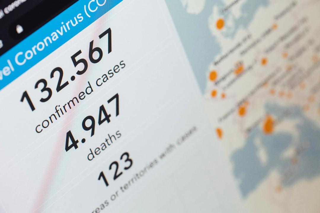 Biologiske faktorer som vi økonomer ikke er vant med å studere kan plutselig få store og uventede konsekvenser – til å bli langt mer fremtredende. Det blir tydelig når Covid-19 sammenlignes med vanlig influensa, skriver professor Knut Anton Mork. (Foto: Markus Spiske, Unsplasch.com)