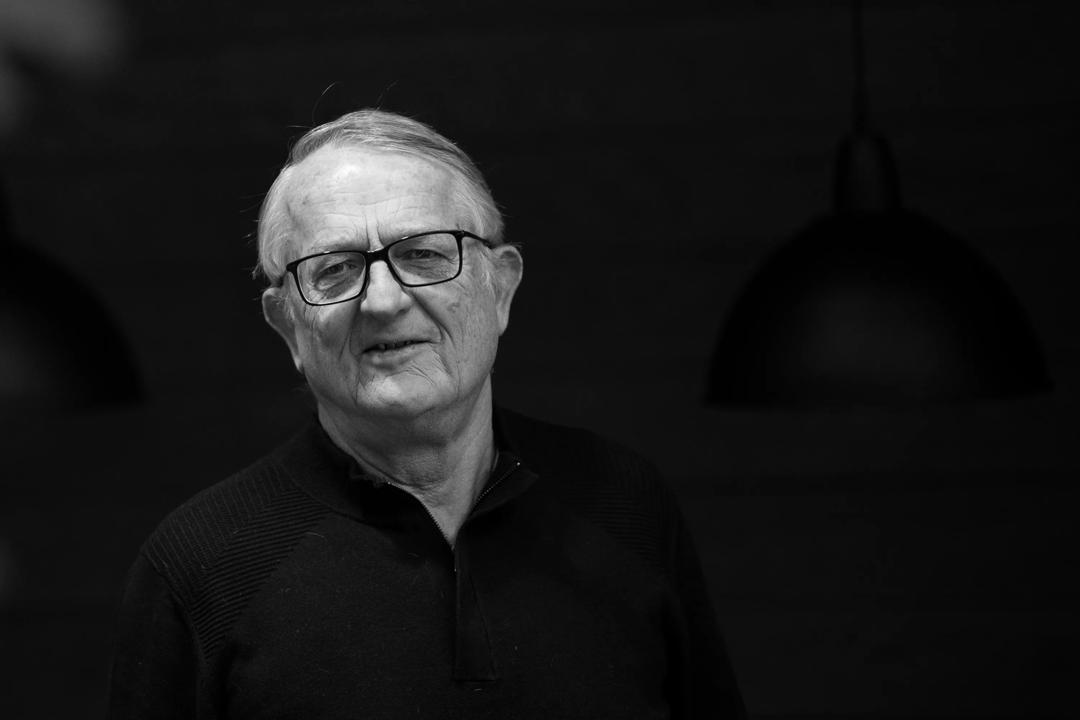 La oss ha som mål å halvere utslippene av CO2 per nordmann fra 10 tonn i dag til 5 tonn i 2030, oppfordrer Arne Jon Isachsen (bildet). Han skisserer hvordan vi kan få det til på en effektiv og rettferdig måte.