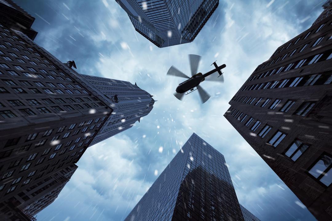Helikopter som flyr mellom skysrapere