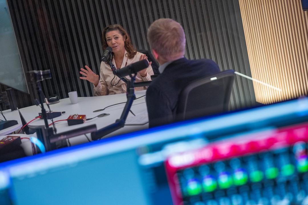 Kristin Skogen Lund i podkaststudio