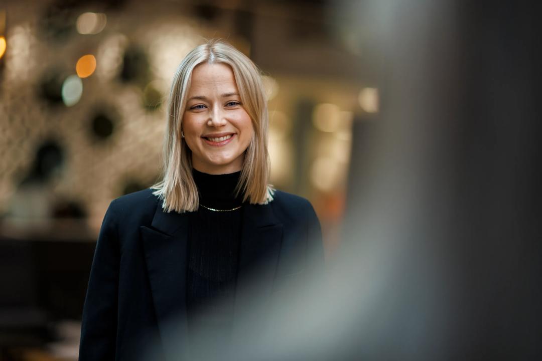 Bilde av en smilende kvinne