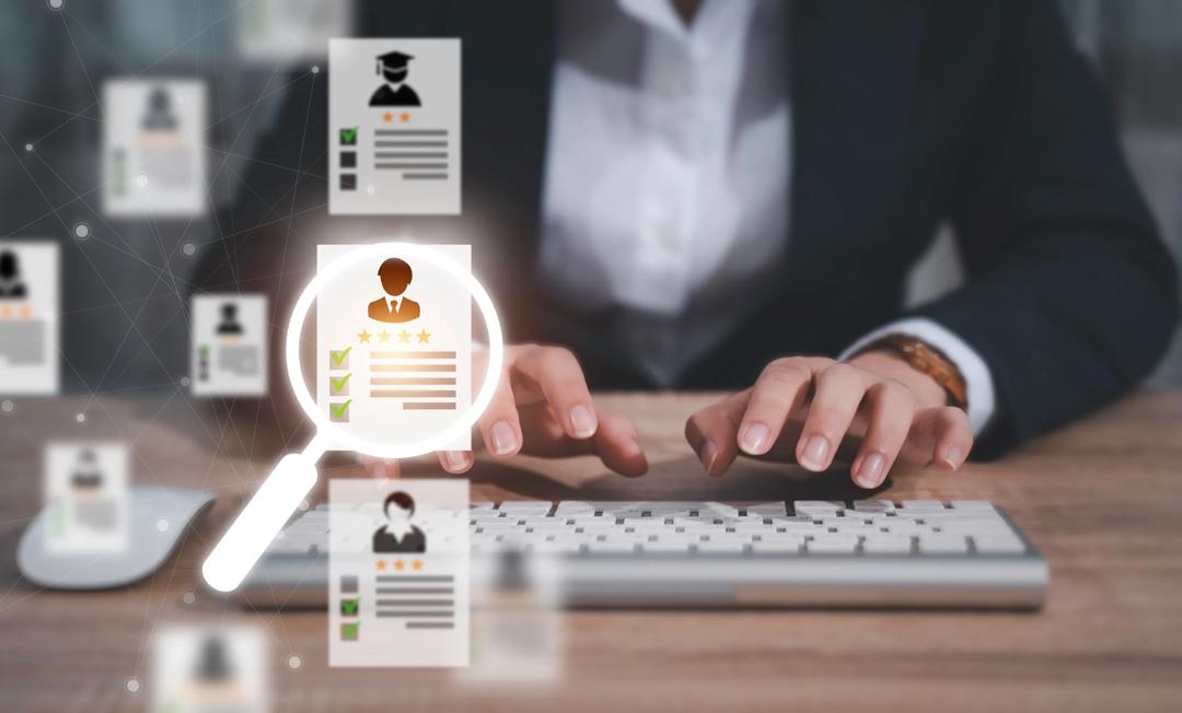 Individuelle avtaler fører til forskjeller mellom medarbeidere i samme organisasjon eller gruppe og har til hensikt å gi fordeler for både medarbeider og arbeidsgiver.  Illustrasjonsfoto av en jobbsøker. (Foto: Shutterstock).