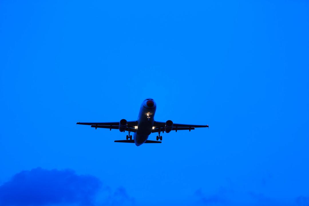 Hvis et flyselskap går over ende, kan konkursen stanse aktivitet og gi tilhørende tap for samfunnet, men konkursen er primært kostbar for dagens eiere av selskapet, skriver Gisle James Natvik i kronikken. (Foto: Republica).