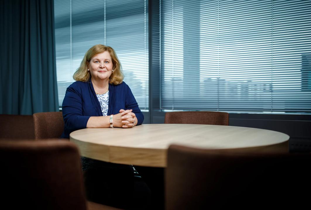 Karen Spens in the presidents office