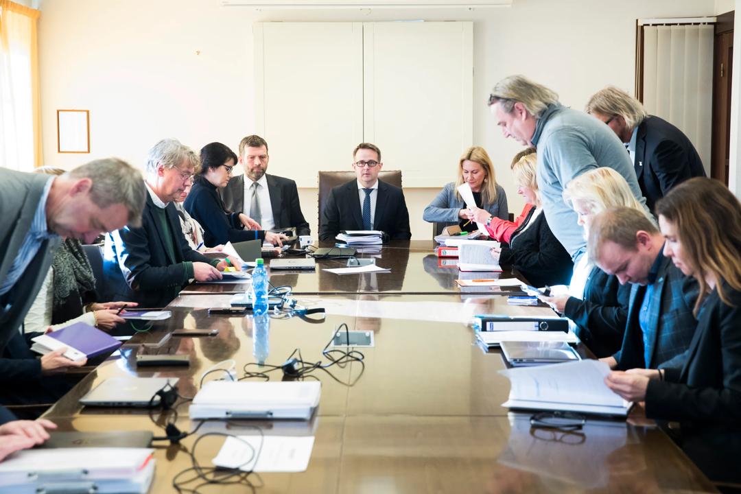 Mats Wilhelm Ruland, together with Edvard Os (t.v.) and Tine Kari Nordengen, will mediate for the Norwegian Rail Federation, Norsk Lokomotivmannforbund and Delta, who meet Spekter in order to reach agreement on the agreement in Bane Nor. (Photo: Håkon Mosvold Larsen / NTB scanpix