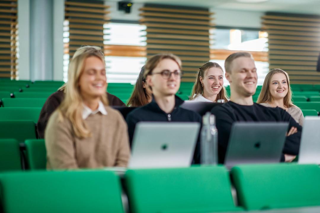 Studenter i forelesning
