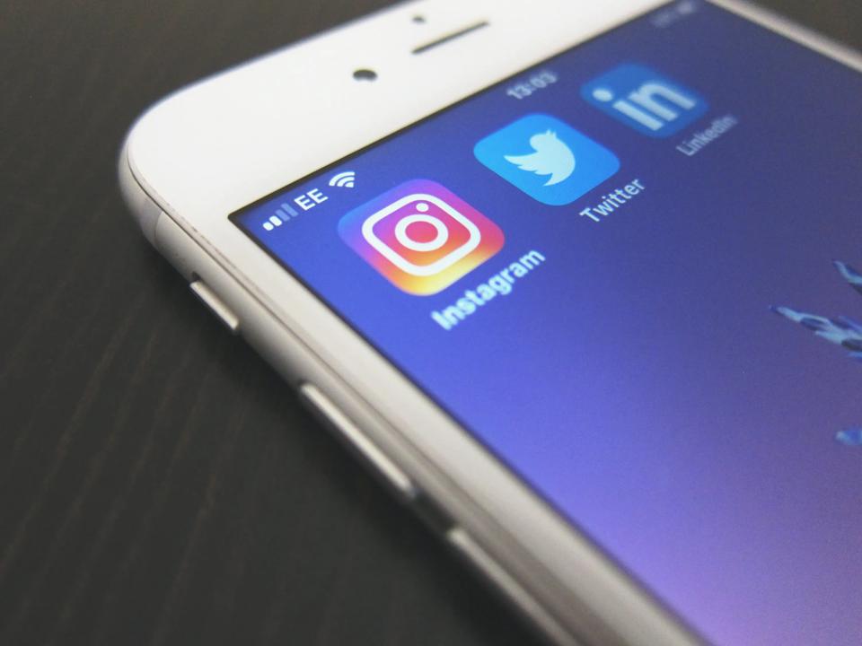 Fremtidens forretningsmodeller er ofte muliggjort av ny teknologi og plattformer som Instagram og LinkedIn.