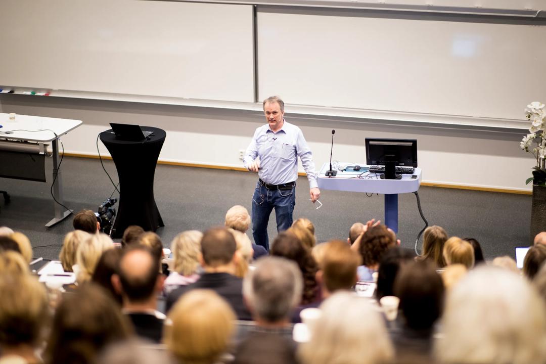 Det helt vesentlige i begrepet "team" er å ha et lite lag av folk som ikke løper hver sin vei, sier Jan Ketil Arnulf (bildet)