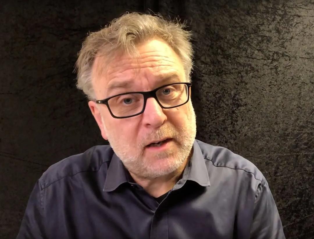 Espen Andersen (bildet) gir deg 5 tips til hvordan du legger opp videokonferanser eller undervisningsvideoer.
