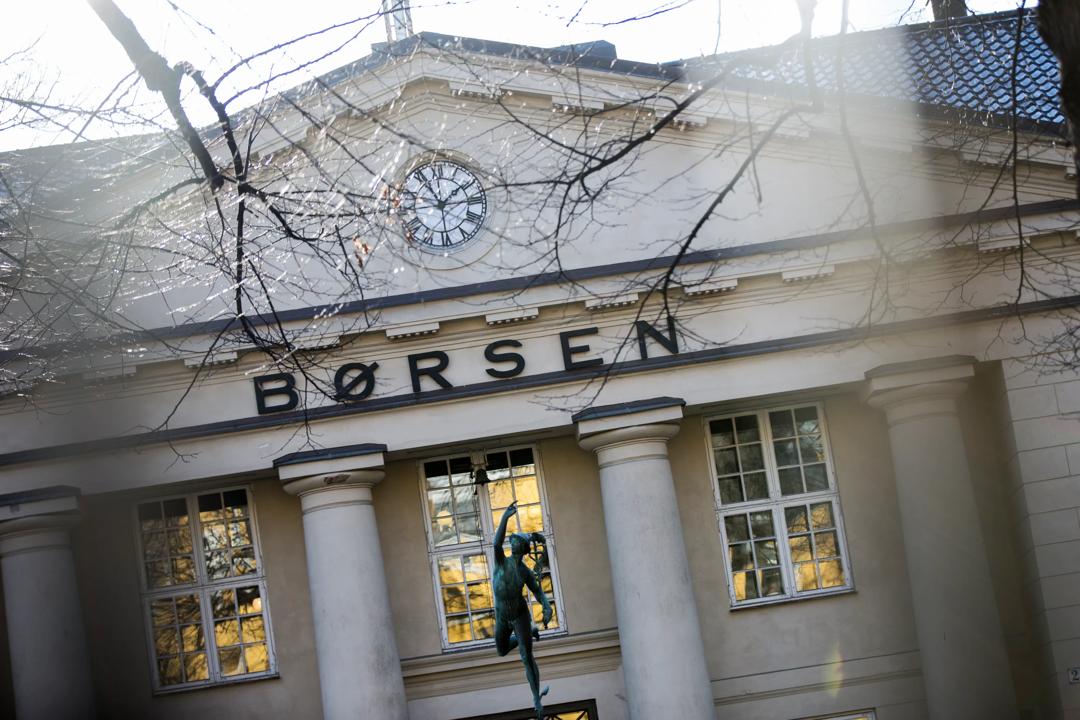 Et virus har brakt verdensøkonomien i kne. Hvilke selskaper overlever – og hvordan ser økonomien ut etterpå? spør innleggsforfatteren. Bildet er fra Oslo Børs.