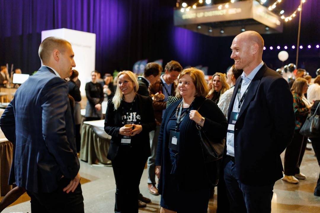 Karen Spens med flere under en konferanse