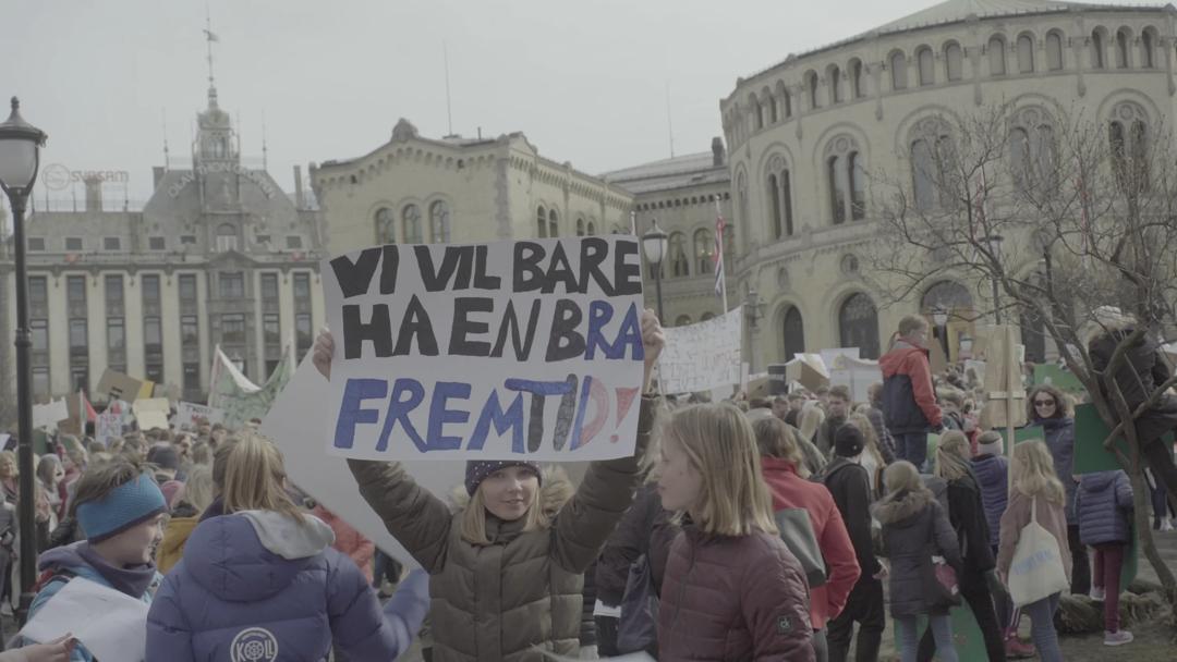 Yngre generasjoner engasjerer seg for en grønnere fremtid, mens eldre er mindre opptatt av å støtte miljøtiltak. 