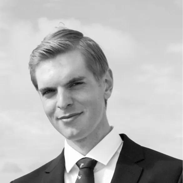 Portrett av Berge Bakken i svart-hvitt
