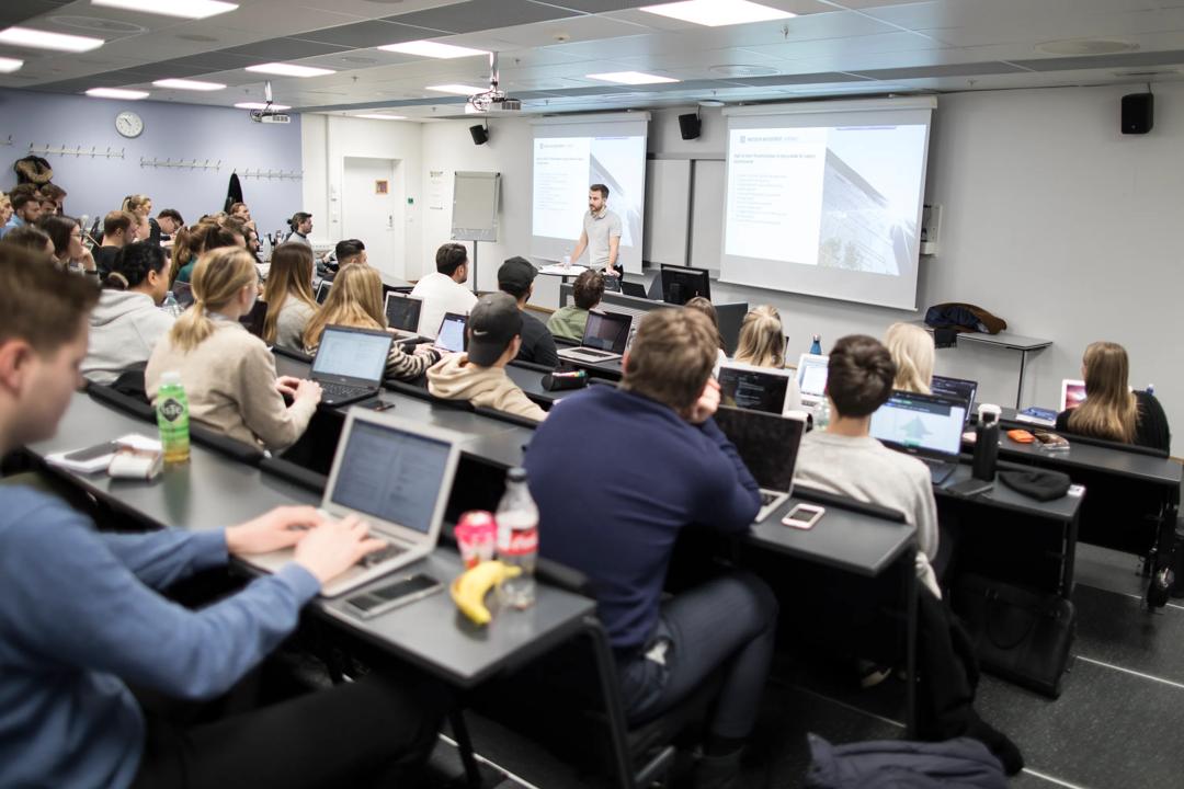 Students in auditorium at Campus Oslo