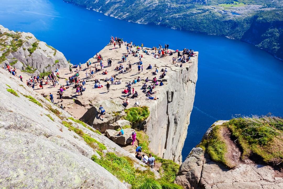 Turister på Preikestolen
