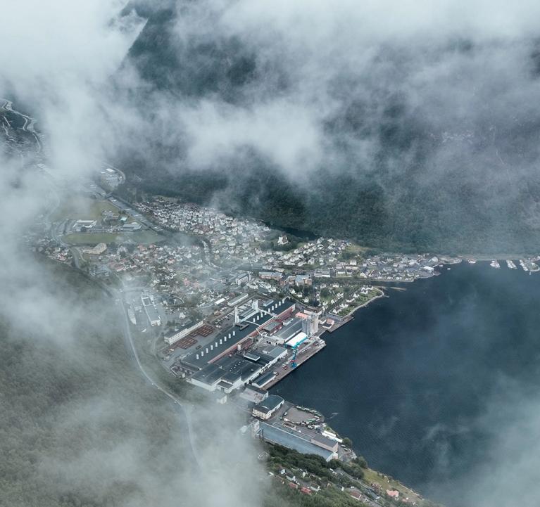 Bilde tatt ovenfra fra et industriområde.