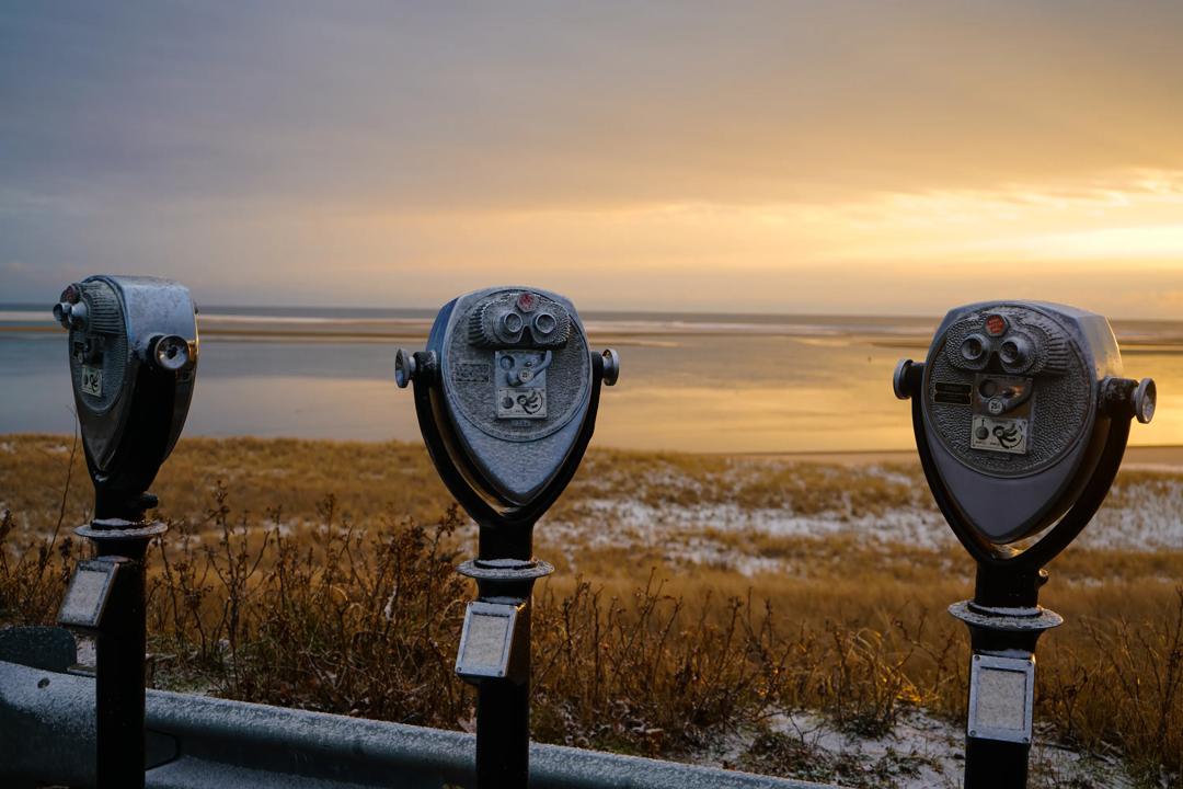 Kikkerter ut mot havet, solnedgang i horisonten