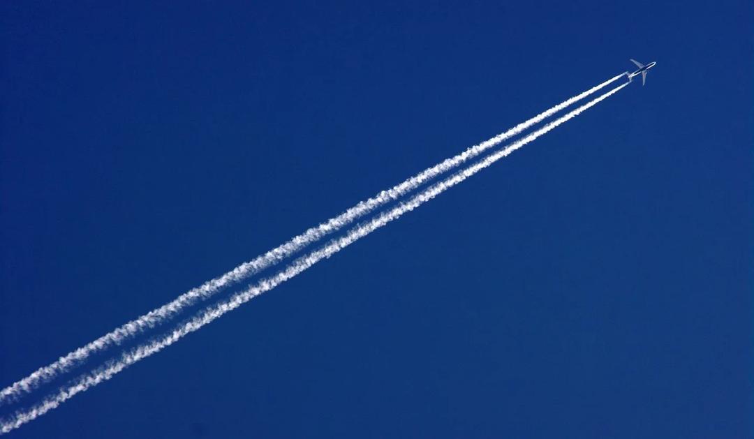 The lines that a plane makes when it flies