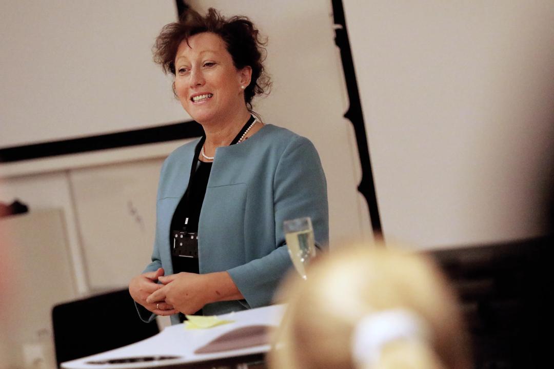 Førsteamanuensis Gillian Warner-Søderholm har forsket på hvordan ledere bør kommunisere med sine medarbeidere.
