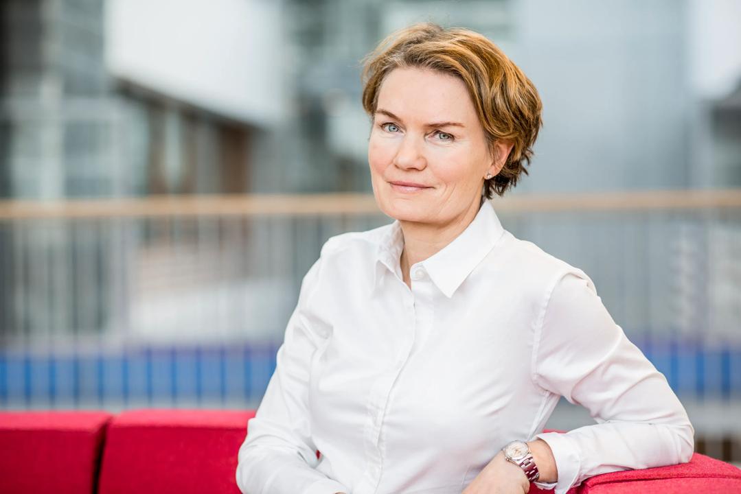 Professor Caroline Dale Ditlev-Simonsen (bildet) presenterer et eksempel på hvordan bedrifter kan påvirke kunden til å ta valg som er bra både for samfunnet og for lønnsomhet. 