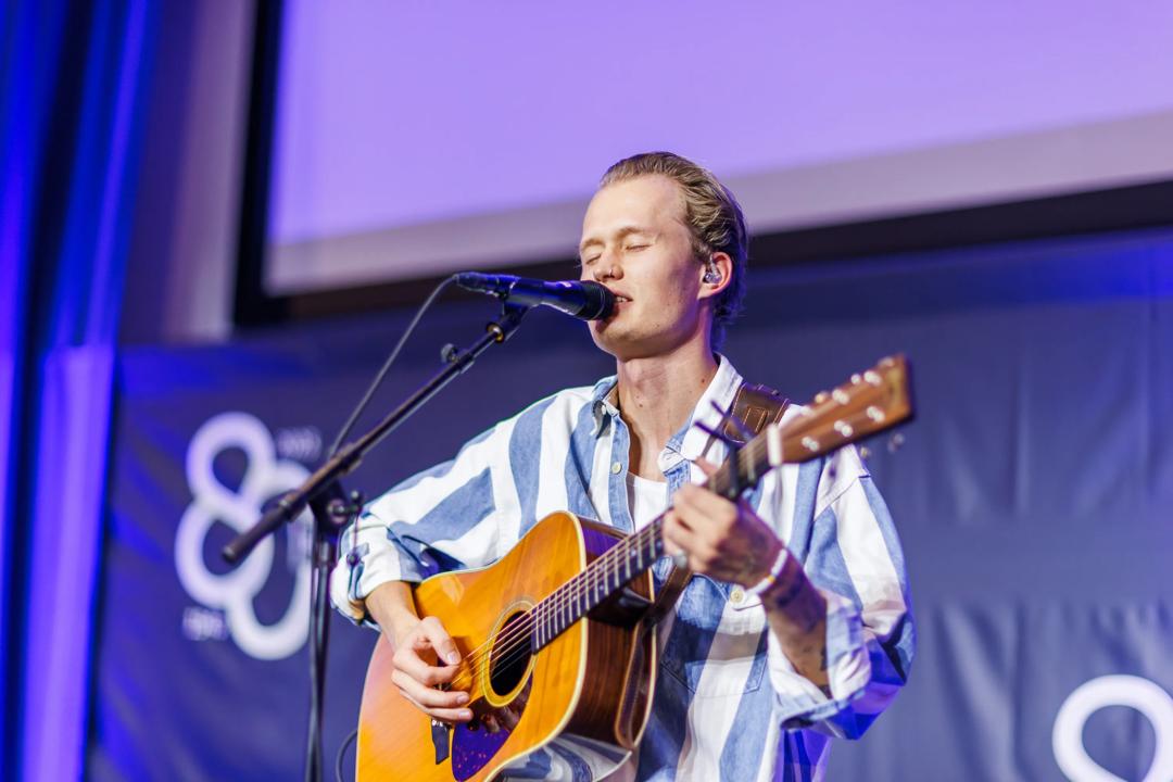 Artist som synger under Alumnidagen 2023