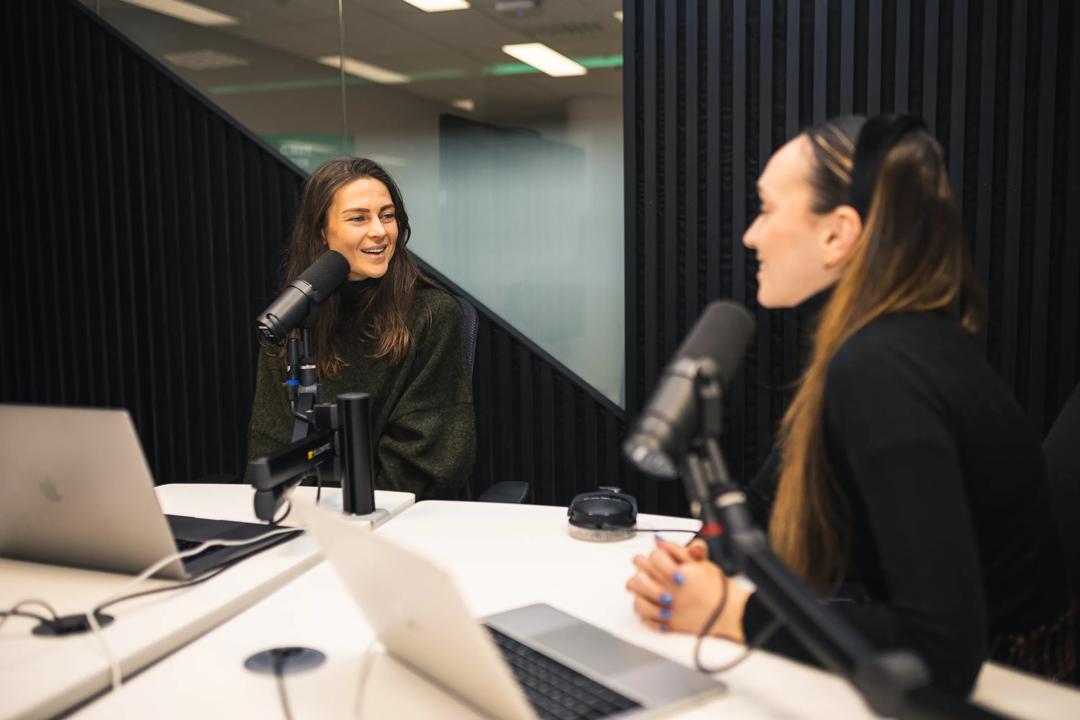 I studio med Marte og Gloria