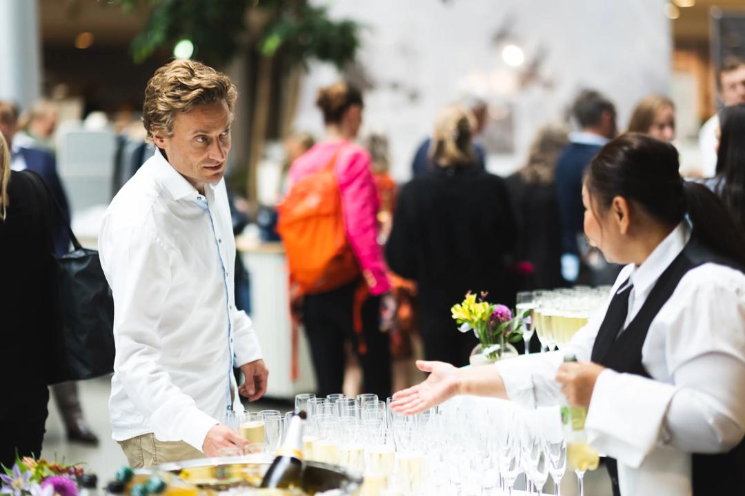 Servering under Alumnidagen 2023