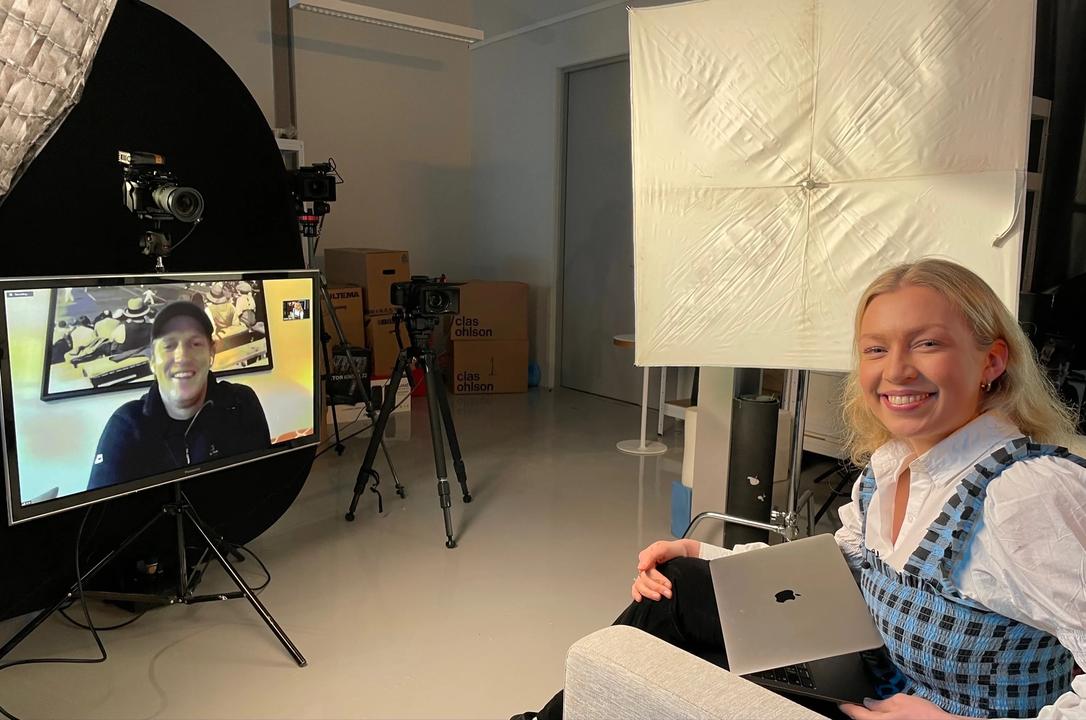 Marte Telje som har et video m&oslash;te med Erik Follestad