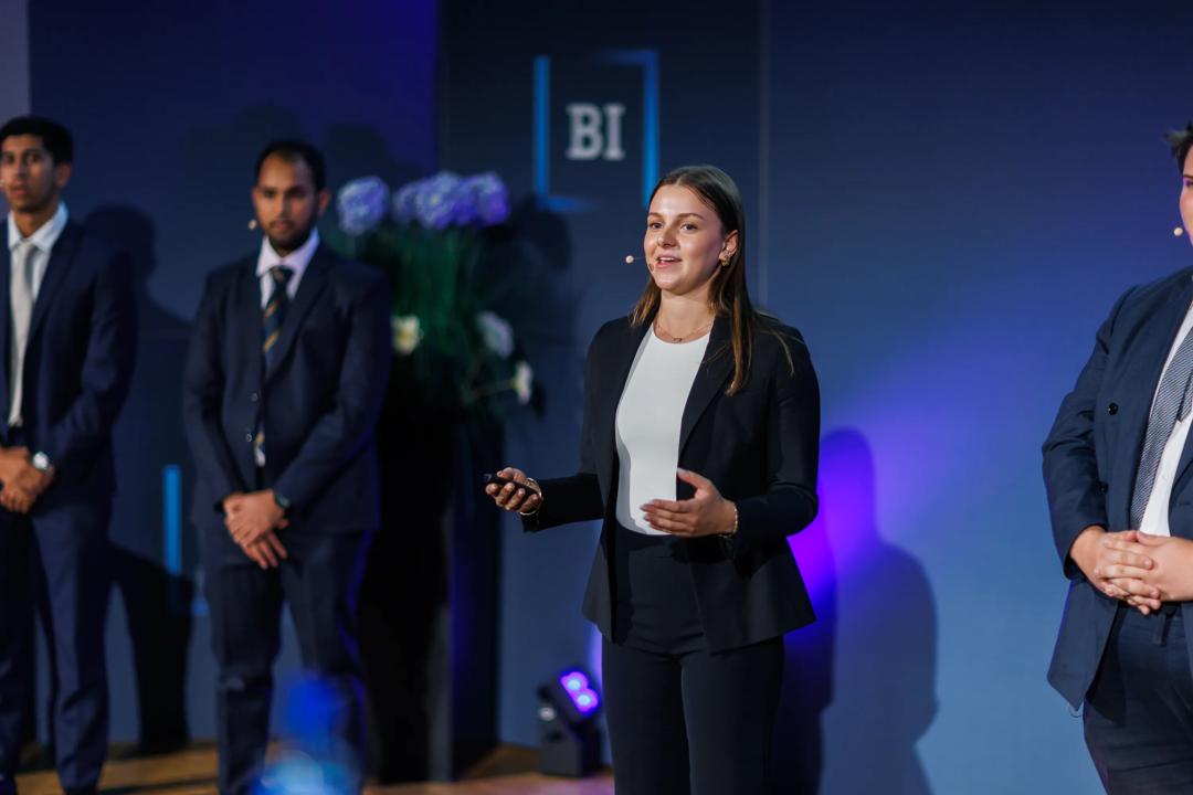 BIICC 2025. A female student presenting.