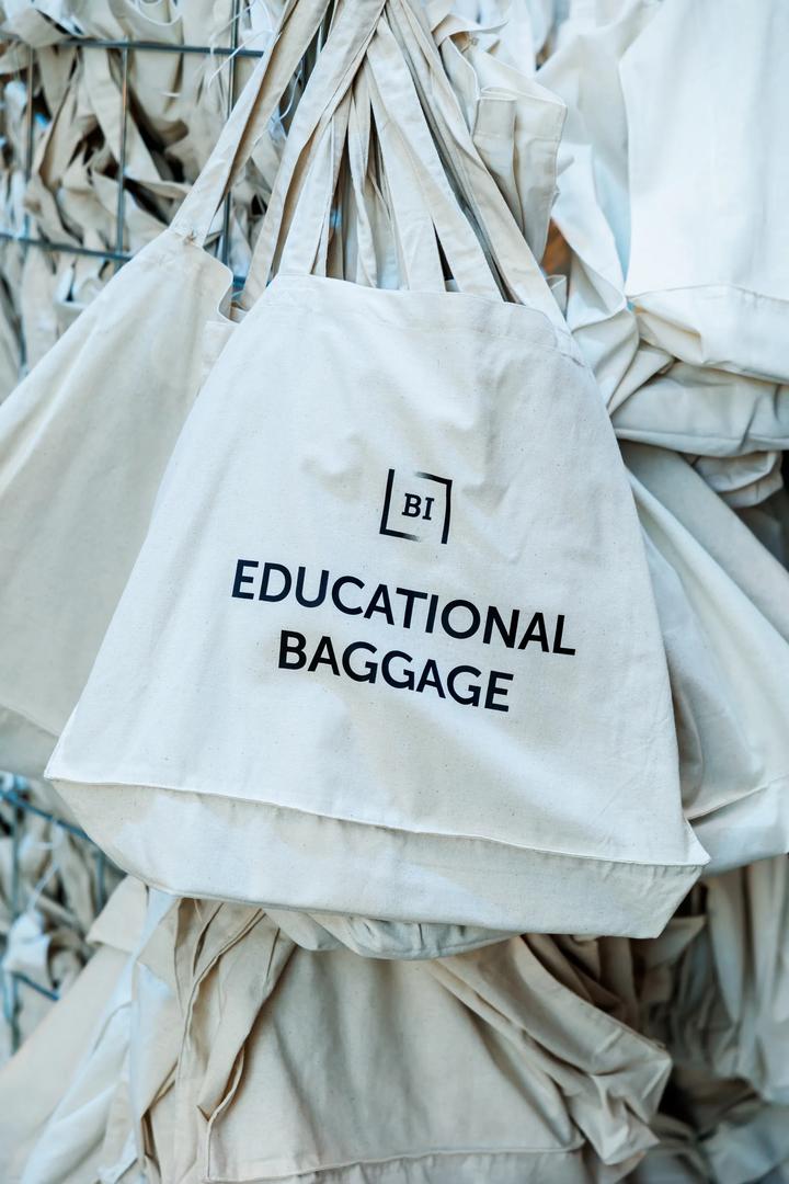 Bilde av et handlenett med BI budskap