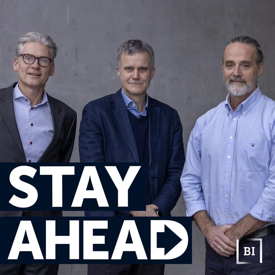 Helge Lund, Professor Lars Huemer, and the host, Thomas Borgen.