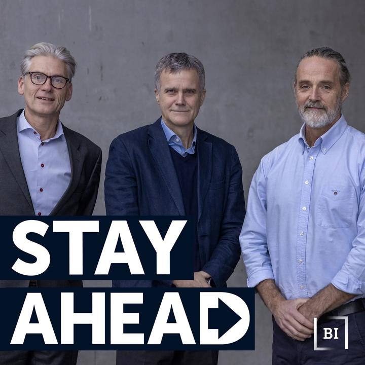 Helge Lund, Professor Lars Huemer, and the host, Thomas Borgen.