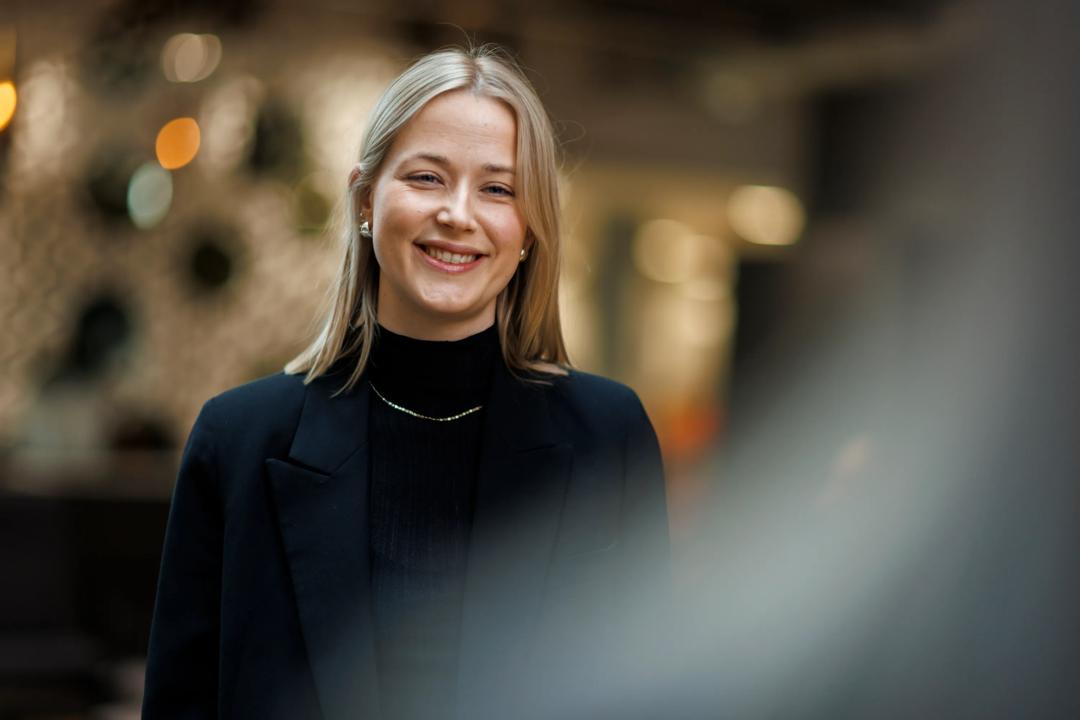 Kvinne som smiler