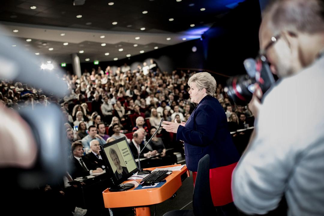 Erna Solbergs (bildet) største seier kan være begynnelsen på slutten, der småpartiene taper både makten og æren mens hun selv står uten flertall – ikke engang av minoriteter, sier Gudmund Hernes.