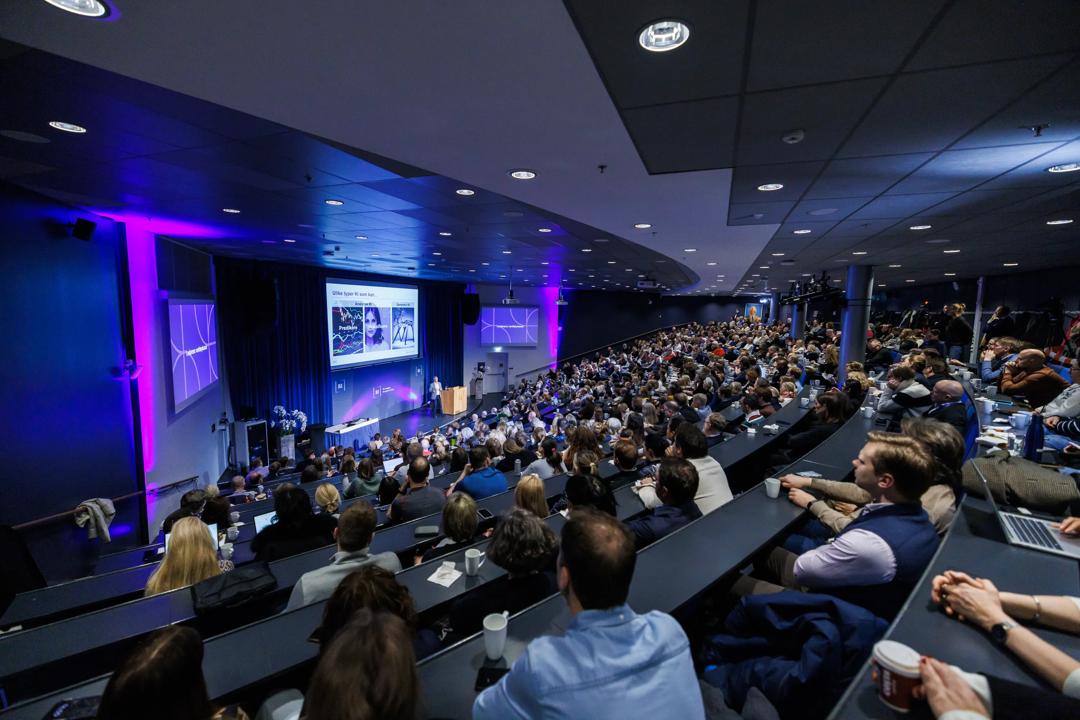 Image of the event Lederns verktøykasse. In the auditorium with the participant and crowd