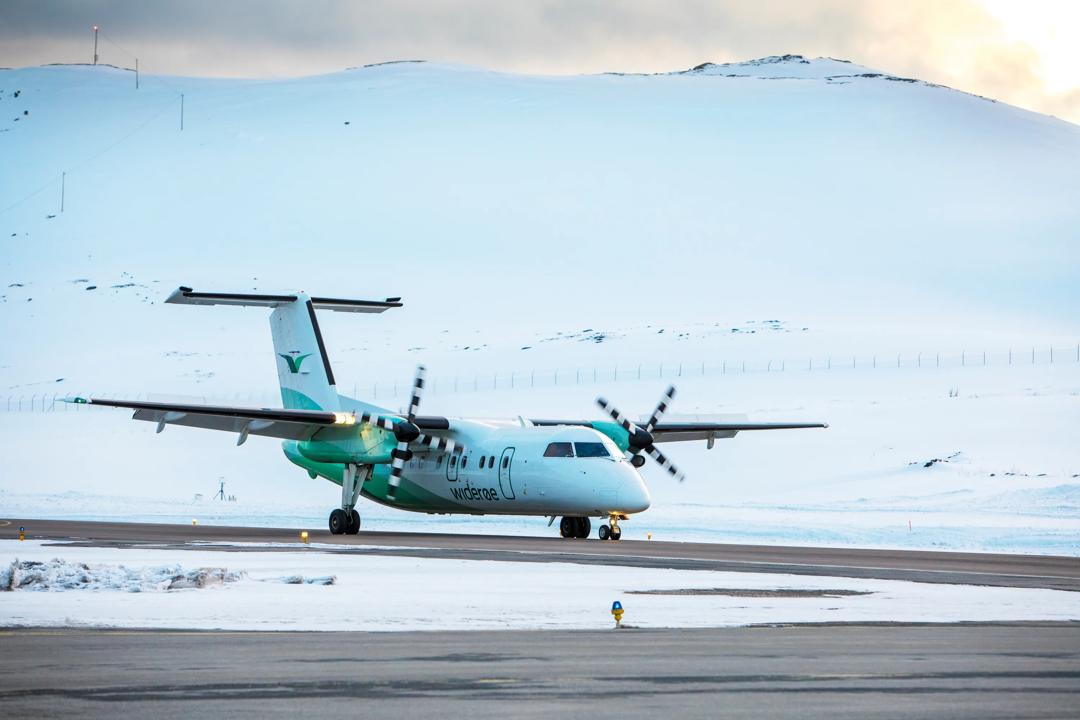 Widerøe har et tilnærmet monopol i nord fordi det bare er Widerøe som har nok av de flyene som kan brukes på kortbanenettet, skriver Espen Andersen. Foto: Ole Berg-Rusten / NTB Scanpix. 