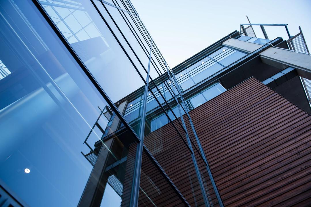 Close up image of the building of campus Oslo. 