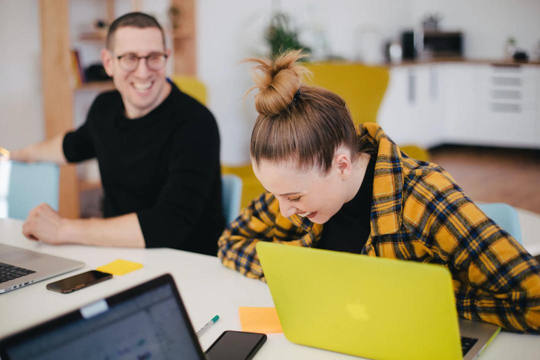 Resultatene viser, på tvers av bransjer, at utviklingsstøtte fra leder bidrar til høyere indre jobbmotivasjon. (Illustrasjonsfoto: You X Ventures on Unsplash)