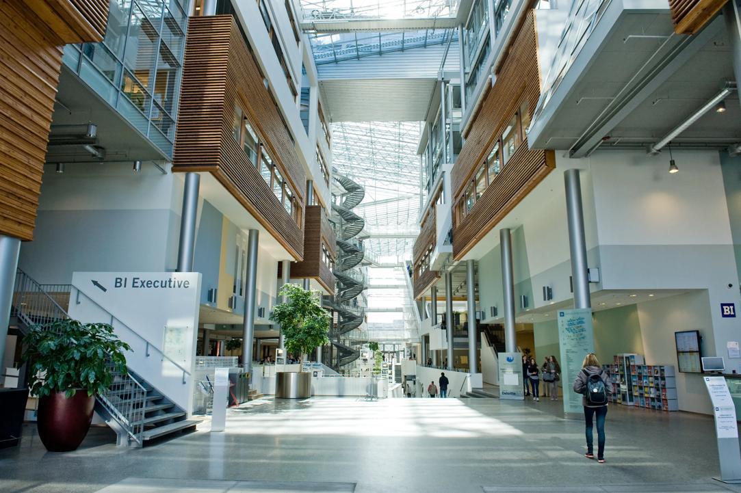 Glassgaten ved hovedinngangen